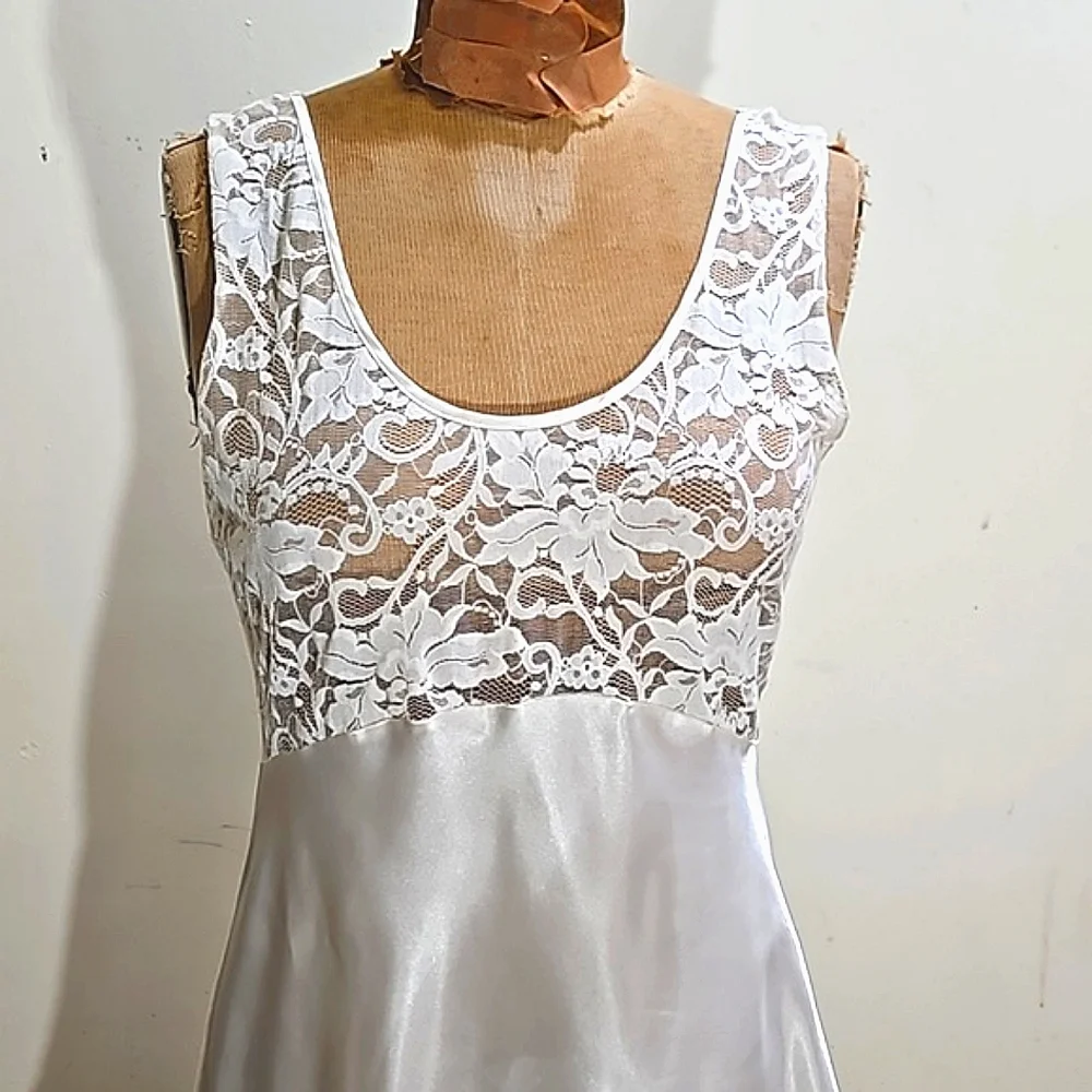 Victoria's Secret lacy short chemise  nightie dress size Medium
